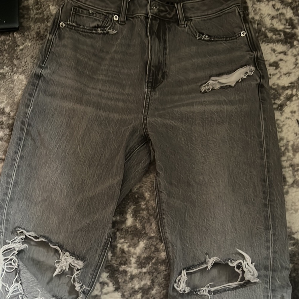 American Eagle Size 2 grey washed jeans ripped.